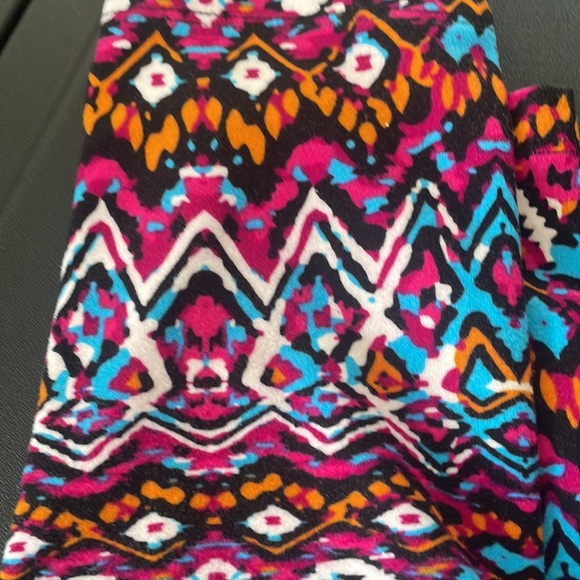 LuLaRoe soft one size leggings - Picture 2 of 4